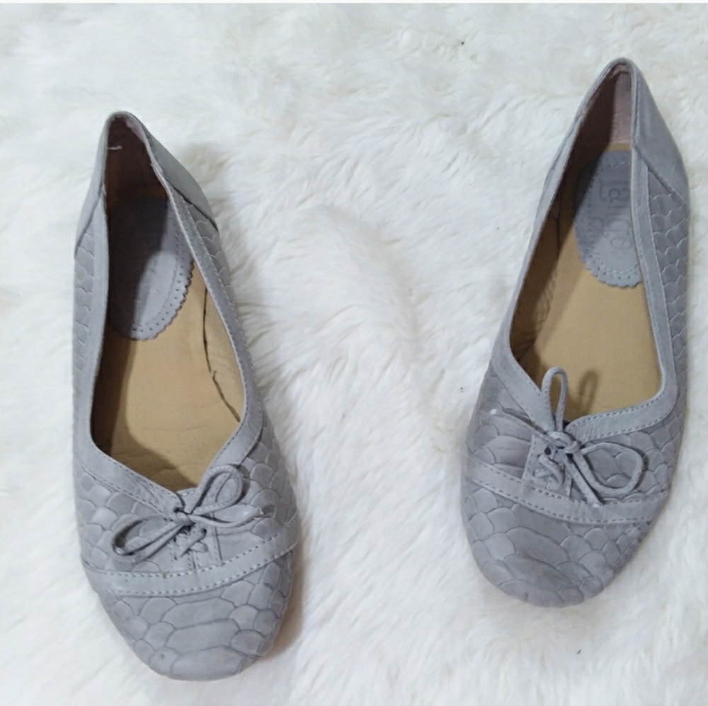 Latigo Boast gray snakeskin flats 8.5